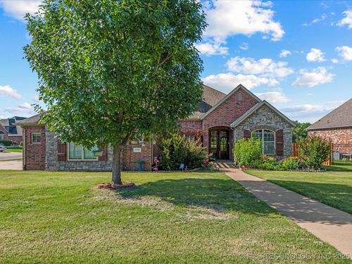5719 Nottingham Pl, Bartlesville, OK, 74006-6973 | Card Image