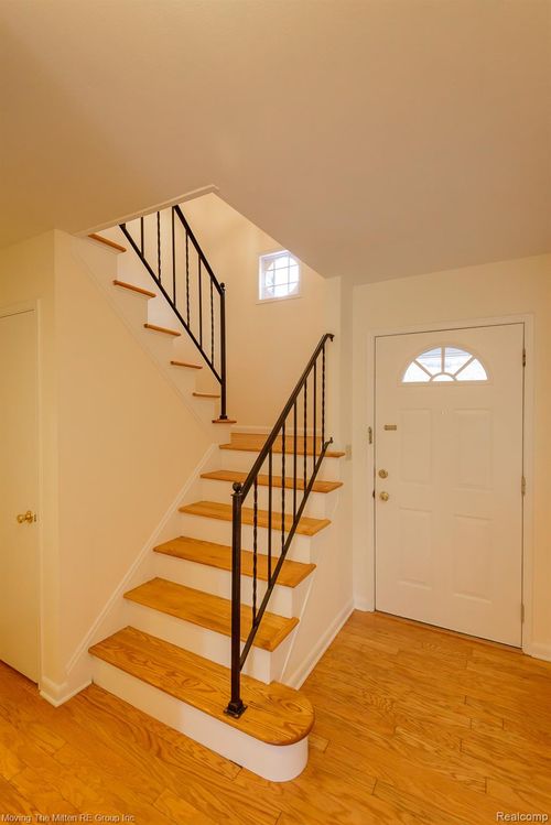 2748 Page Ave, Ann Arbor, MI, 48104-6914 | Card Image