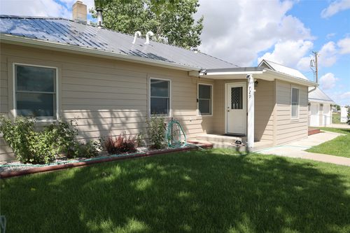 729 Choteau Ave, Valier, MT, 59486-5521 | Card Image