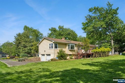 12 Clover Ct, Cedar Grove, NJ, 07009-1906 | Card Image