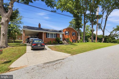 8802 Sterling St, Hyattsville, MD, 20785-2469 | Card Image