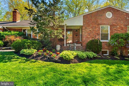 9025 Charles Augustine Dr, Alexandria, VA, 22308-2823 | Card Image