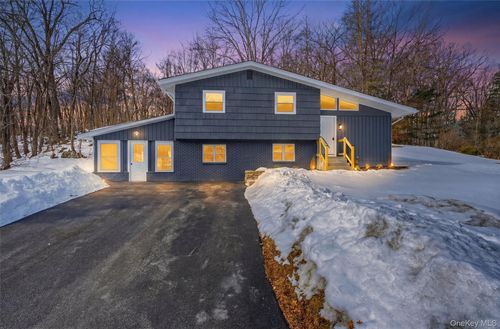 74 Roosevelt Rd, Hyde Park, NY, 12538-2325 | Card Image