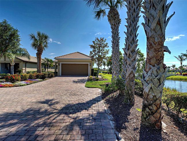Oversized driveway | Image 52