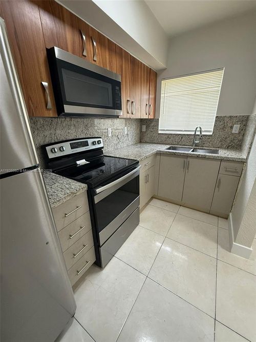 441-441 Nw 83rd St, Miami, FL, 33150-2618 | Card Image