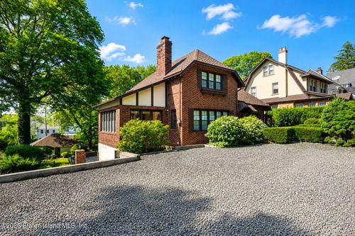 49 Harbor View Pl, Staten Island, NY, 10305-3909 | Card Image