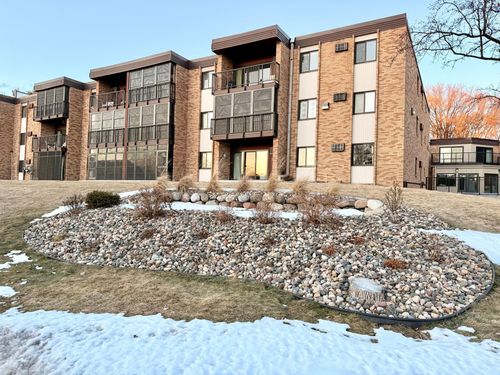 apt-104-2700 Oxford St N, Roseville, MN, 55113-2030 | Card Image