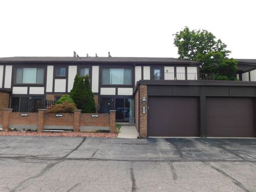66-406 Country Club Drive, St Clair Shores, MI, 48082 | Card Image