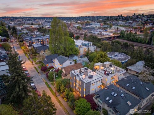 a-3014 21st Ave W, Seattle, WA, 98199-2913 | Card Image