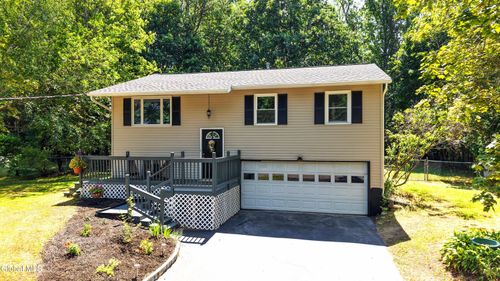 17 Red Coach Trl, Ballston Spa, NY, 12020-2740 | Card Image