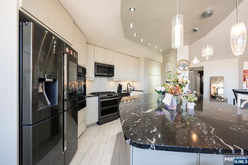 7004 Kennedy Blvd W, Guttenberg, NJ, 07093-8704 | Card Image