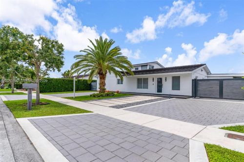 3112 Village Green Dr, Miami, FL, 33175-2350 | Card Image