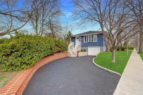 1580 Little Whaleneck Rd, Merrick, NY, 11566-1624 | Card Image