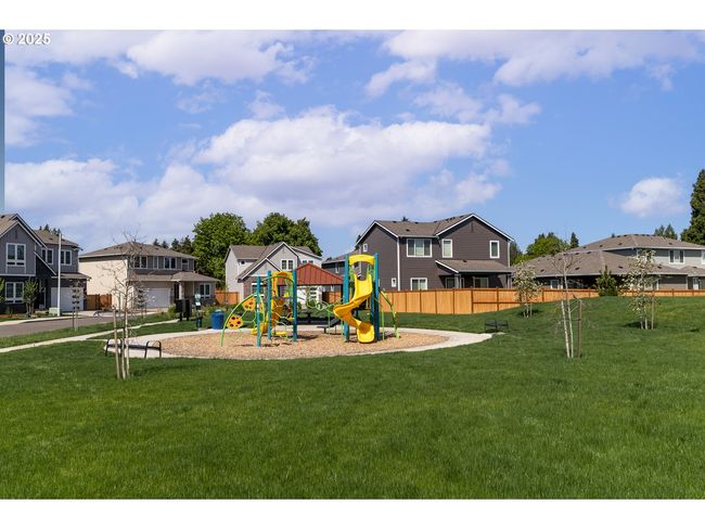 15209 Se Towers Ter, House other with 3 bedrooms, 3 bathrooms and 2 parking in Milwaukie OR | Image 34