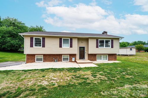 3231 25th St Ne, Hickory, NC, 28601-9205 | Card Image