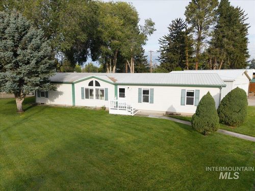 670 E Garfield Ave, Glenns Ferry, ID, 83623-2321 | Card Image