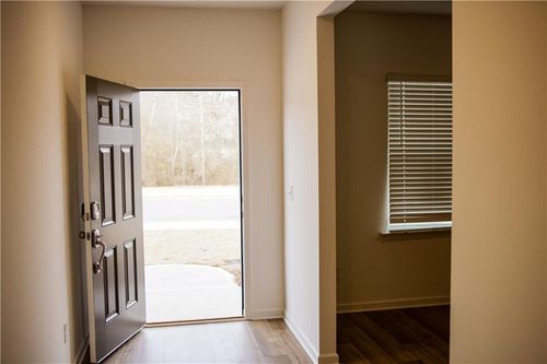 484 Red Dragon Dr, Jefferson, GA, 30549-6638 | Card Image