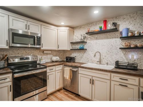 apt-105-1842 Canyon Blvd, Boulder, CO, 80302-5532 | Card Image