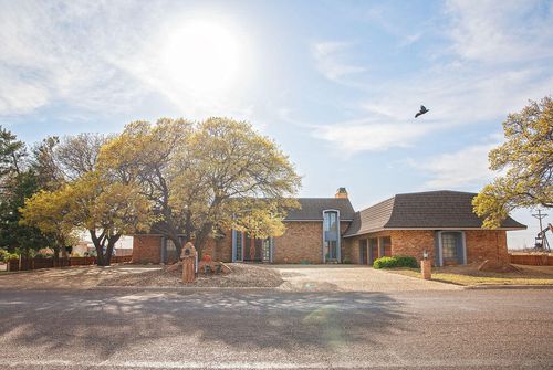 1407 Mustang Dr, Denver City, TX, 79323-2134 | Card Image