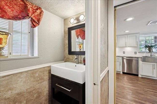 3231 Charles Ave, House other with 3 bedrooms, 2 bathrooms and 2 parking in Groves TX | Image 15