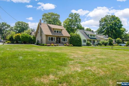 100 Mountain Ave, North Caldwell, NJ, 07006-3921 | Card Image