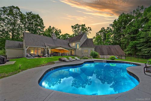 10 Greenwich Ave, Central Valley, NY, 10917-3716 | Card Image