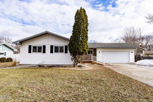 410 Horn Ave, Moorhead, MN, 56560-4912 | Card Image
