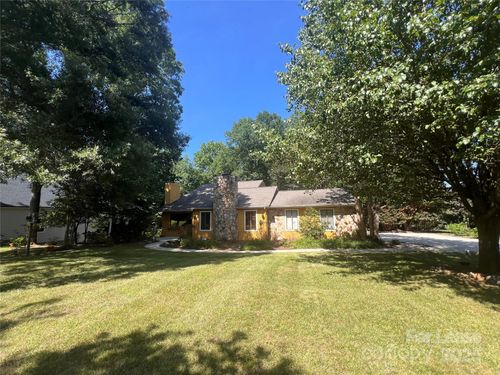 8133 Strawberry Ln, Charlotte, NC, 28277-8607 | Card Image