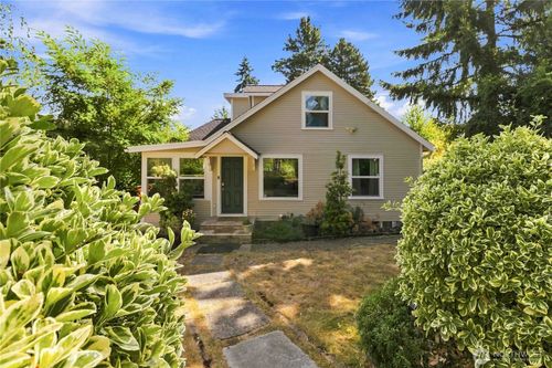 14350 Corliss Ave N, Seattle, WA, 98133-7226 | Card Image