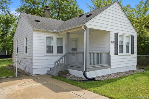 15334 Evergreen Ave, Eastpointe, MI, 48021-1519 | Card Image