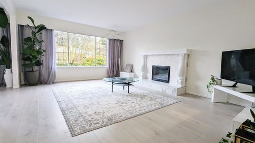 350 52a St, Delta, BC, V4M2Z9 | Card Image