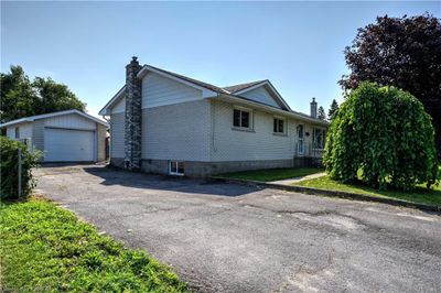 87 Oxford Cres, House other with 5 bedrooms, 2 bathrooms and 5 parking in Amherstview ON | Image 1