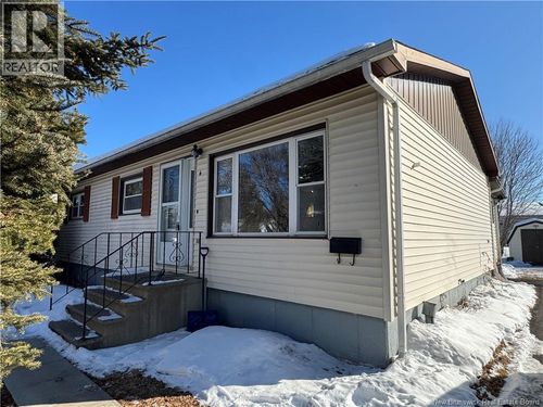 6 Hatch St, Oromocto, NB, E2V2L4 | Card Image