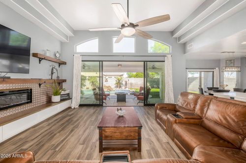 992 E Beechnut Dr, Chandler, AZ, 85249-3306 | Card Image