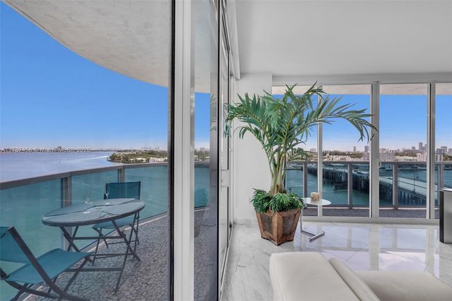 APT-1002 - 1881 79 Th Street Cswy, Condo with 2 bedrooms, 3 bathrooms and null parking in North Bay Village FL | Image 17