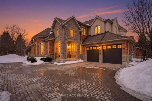 107-16 Bonnell Cres, Aurora, ON, L4G7S8 | Card Image