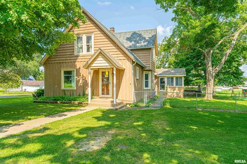 110 N Monroe St, Armington, IL, 61721-8928 | Card Image