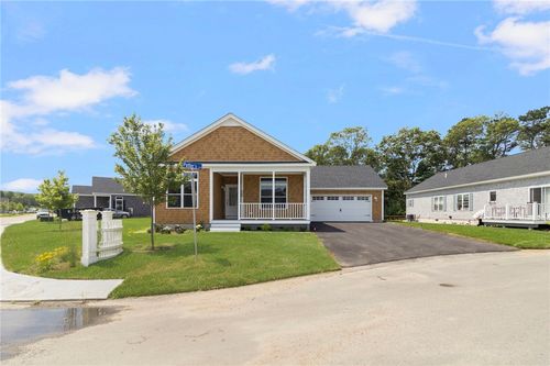 4 Putters Cir, South Kingstown, RI, 02879-4797 | Card Image