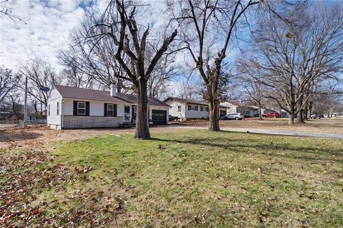 520 E 14th St, Ottawa, KS, 66067-3613 | Card Image