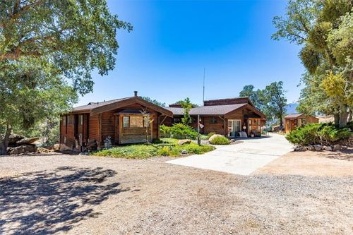 24087 Clover Spring Rd, Tehachapi, CA, 93561-8099 | Card Image