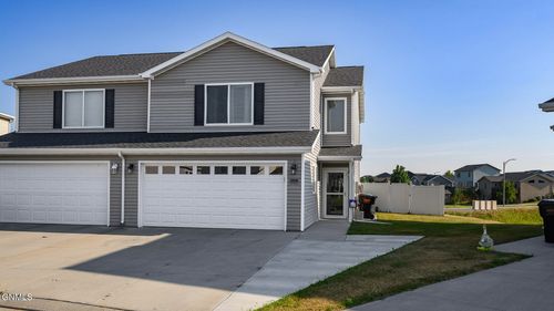 6930 Majestic Loop, Bismarck, ND, 58504-8525 | Card Image
