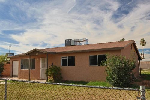 1090 N 17th St, El Centro, CA, 92243-1724 | Card Image