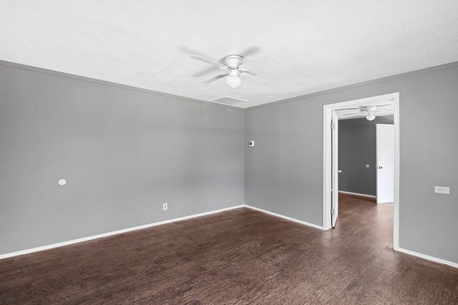 305 W Waco St, Home with 5 bedrooms, 3 bathrooms and 6 parking in Ennis TX | Image 16