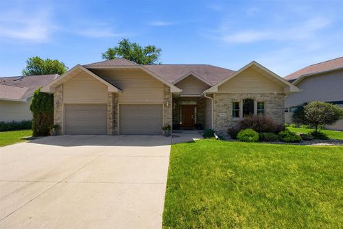 935 Brighton Drive, MENASHA, WI, 54952 | Card Image