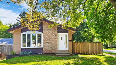 88 Mccraney St W, House other with 3 bedrooms, 2 bathrooms and 4 parking in Oakville ON | Image 1