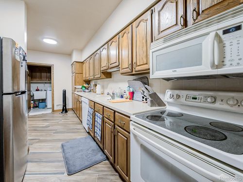 apt-5011-43100 12 Oaks Crescent Dr, Novi, MI, 48377-3432 | Card Image