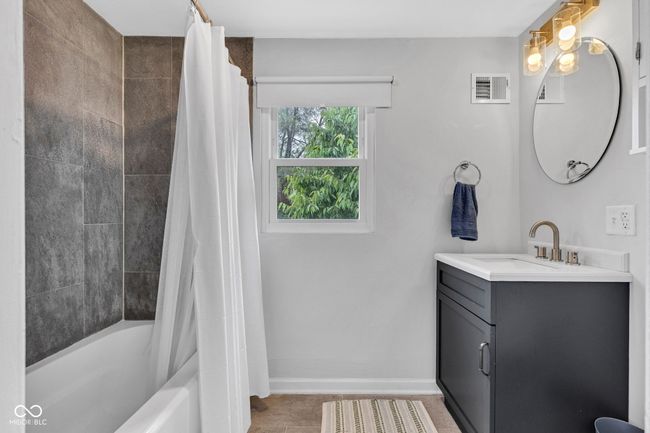 Upper floor second bathroom. | Image 43