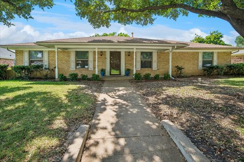 2022 Huntington Dr, Grand Prairie, TX, 75051-3733 | Card Image