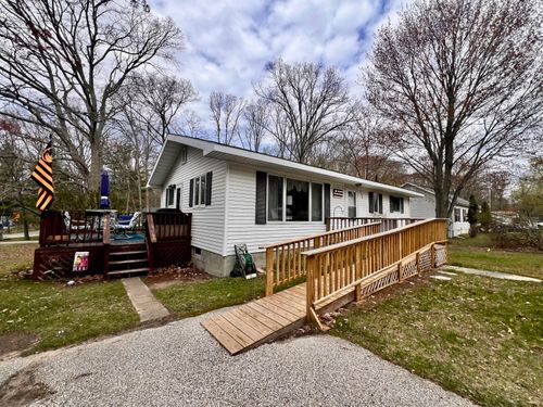 6596 Virnetta Dr, Ludington, MI, 49431-1036 | Card Image