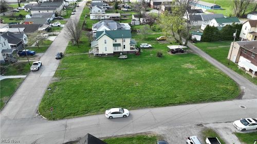 627 33rd St, Parkersburg, WV, 26101-1629 | Card Image